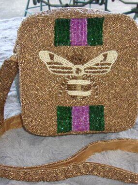 E-237 MOYNA HAND BEADED CROSSBODY BAG EATURING A BEE